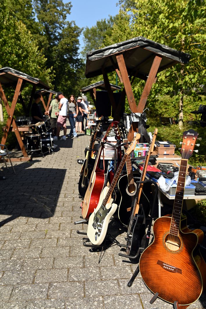 instrumenten flohmarkt lichterfelde
